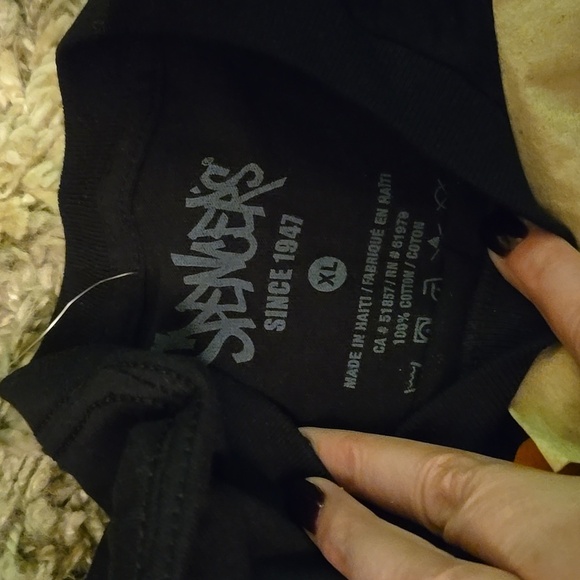 Graphic Tee with Colorful Text. SIZE XL - Picture 3 of 3